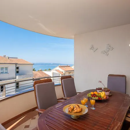 Brkic With Private Parking Apartment Makarska