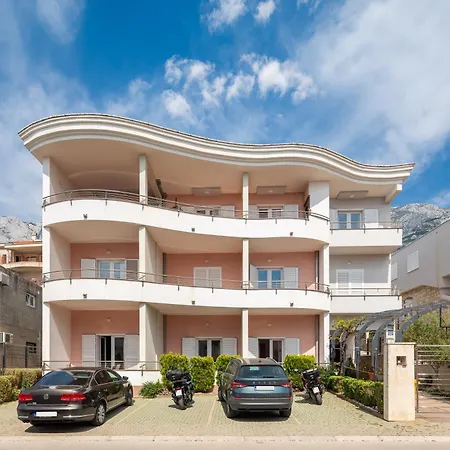 Brkic With Private Parking Apartment