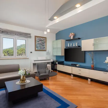 Apartment Brkic With Private Parking *