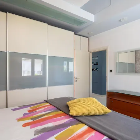 Apartment Brkic With Private Parking