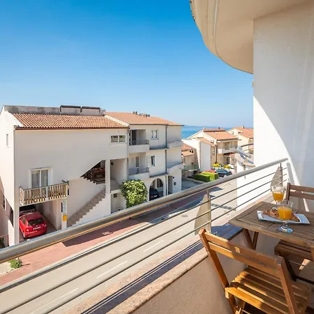 Brkic With Private Parking Makarska