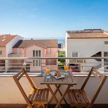 Brkic With Private Parking * Makarska