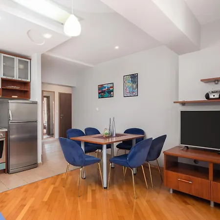 Brkic With Private Parking * Makarska