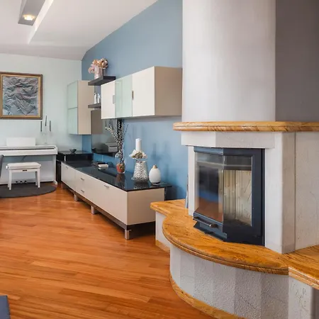 Apartment Brkic With Private Parking Makarska
