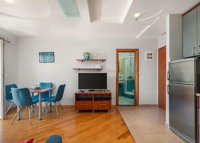 Brkic With Private Parking דירה *