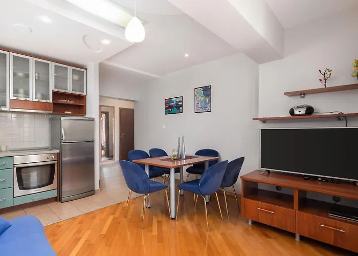 Brkic With Private Parking * מאקרסקה