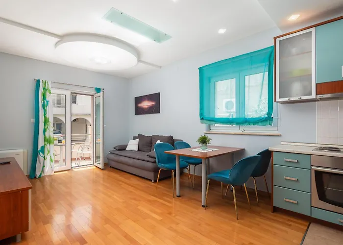 Brkic With Private Parking דירה *