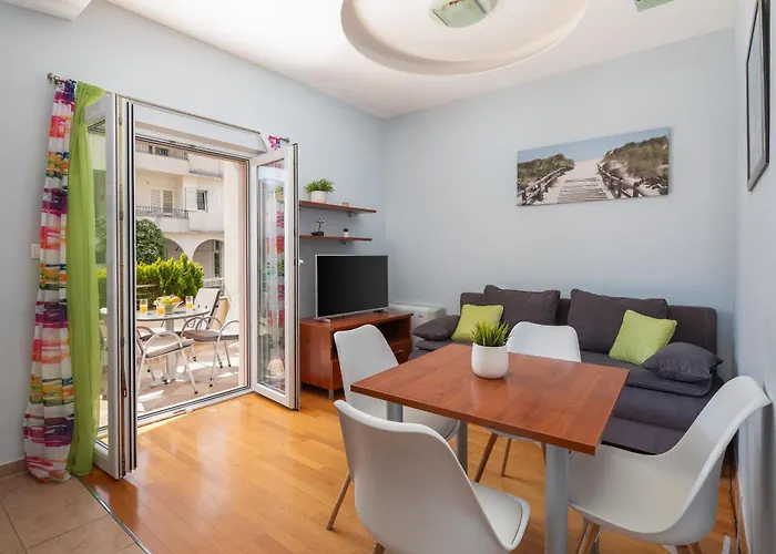 Brkic With Private Parking מאקרסקה