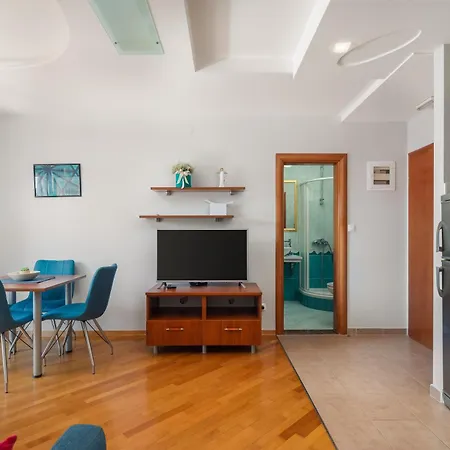 Brkic With Private Parking Apartment *