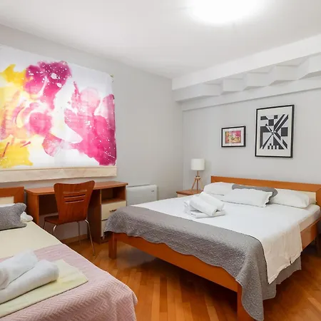 Brkic With Private Parking Apartment Makarska